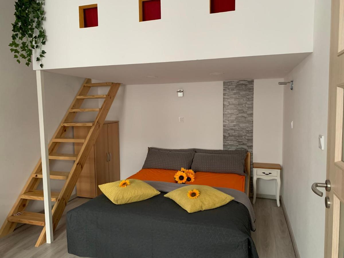 Apartament Sunflowers *