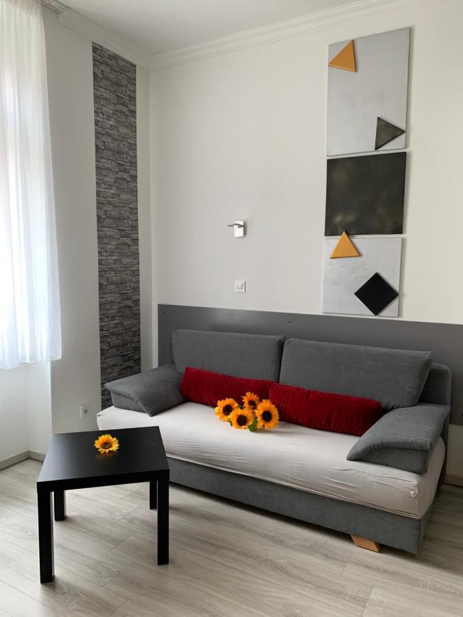 Sunflowers Apartament *