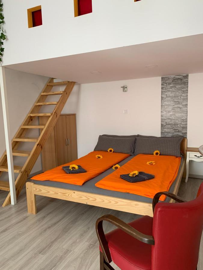 Apartament Sunflowers *