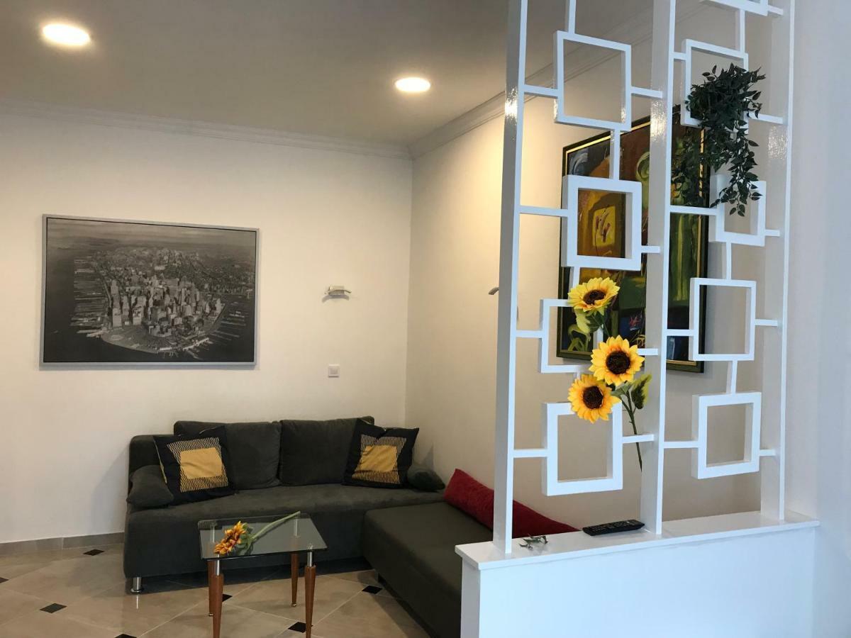 Sunflowers Apartament *