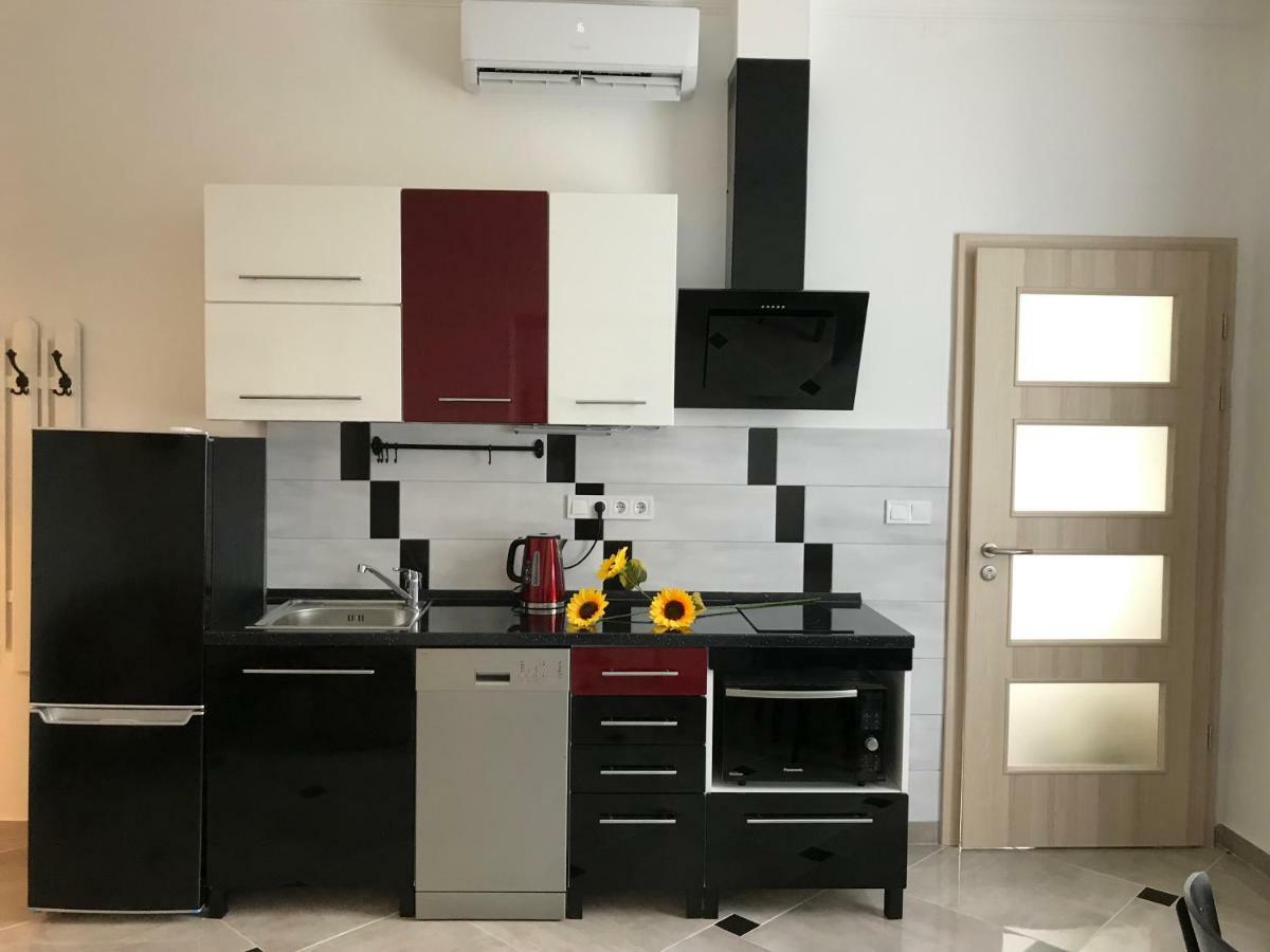 Apartament Sunflowers *